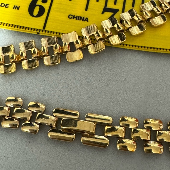 SOLD! Gold Tone Twin Panther Head 18” Necklace 18” - Picture 5 of 6